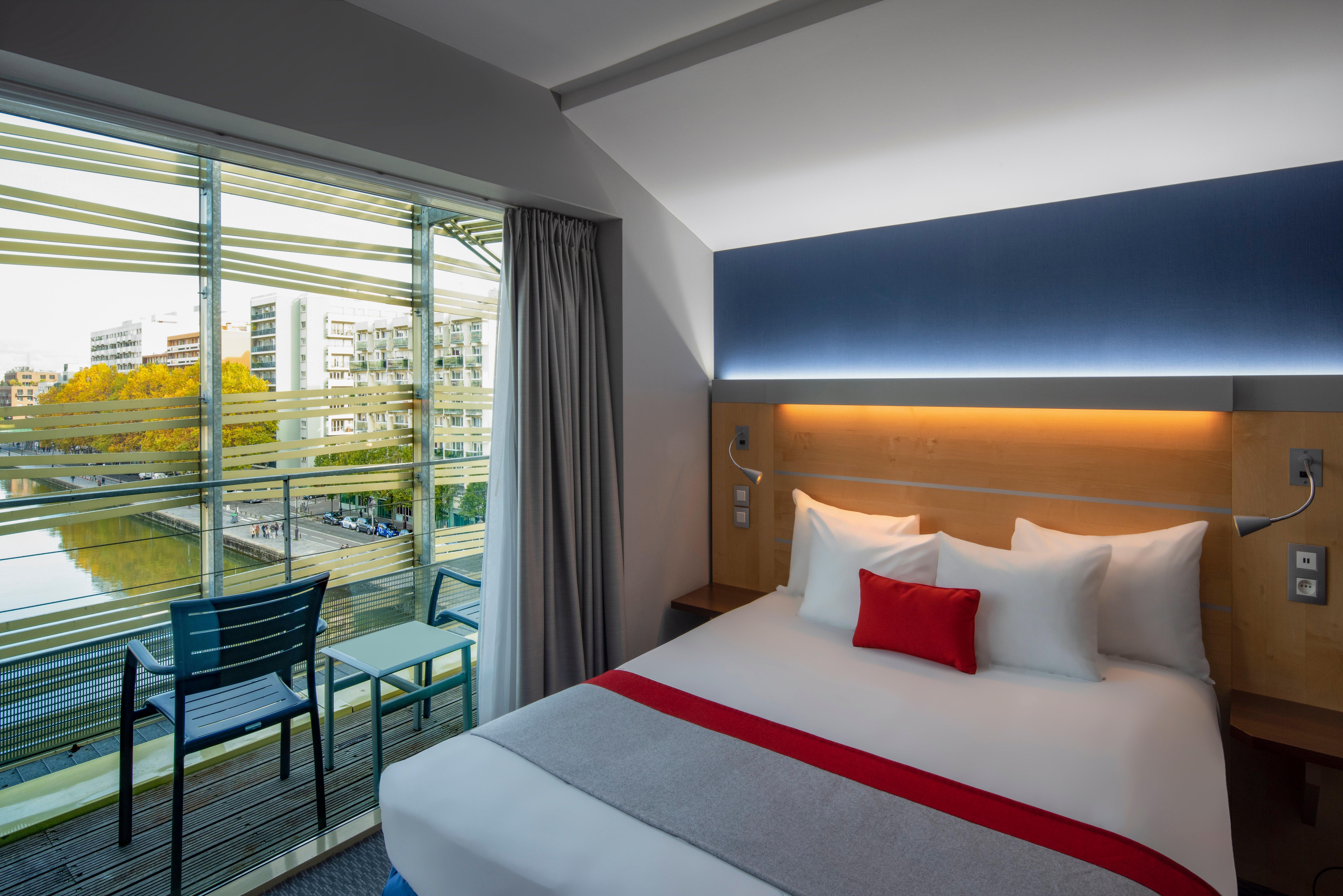 Holiday Inn Express Paris-Canal De La Villette By Ihg Exterior photo