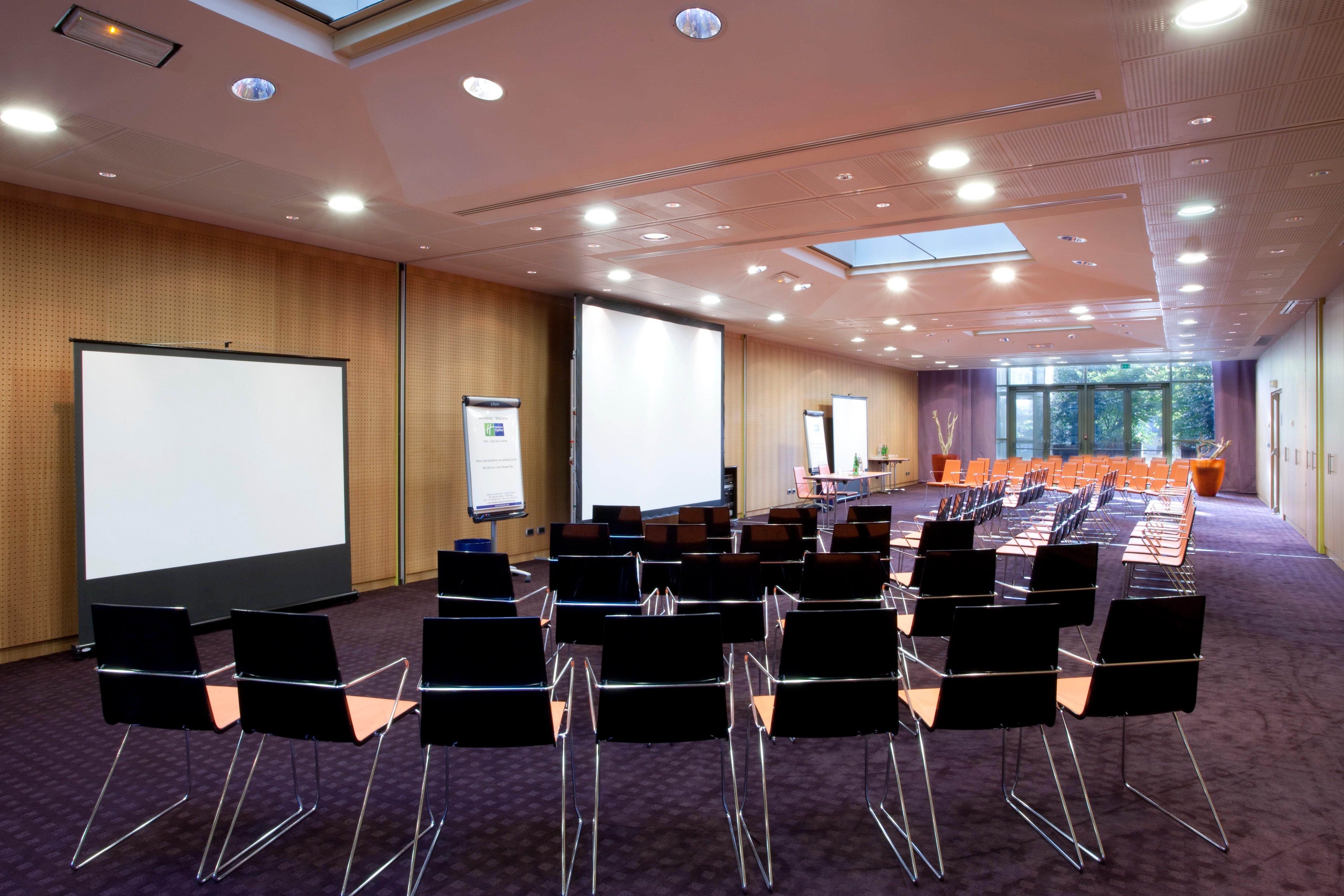Holiday Inn Express Paris-Canal De La Villette By Ihg Exterior photo