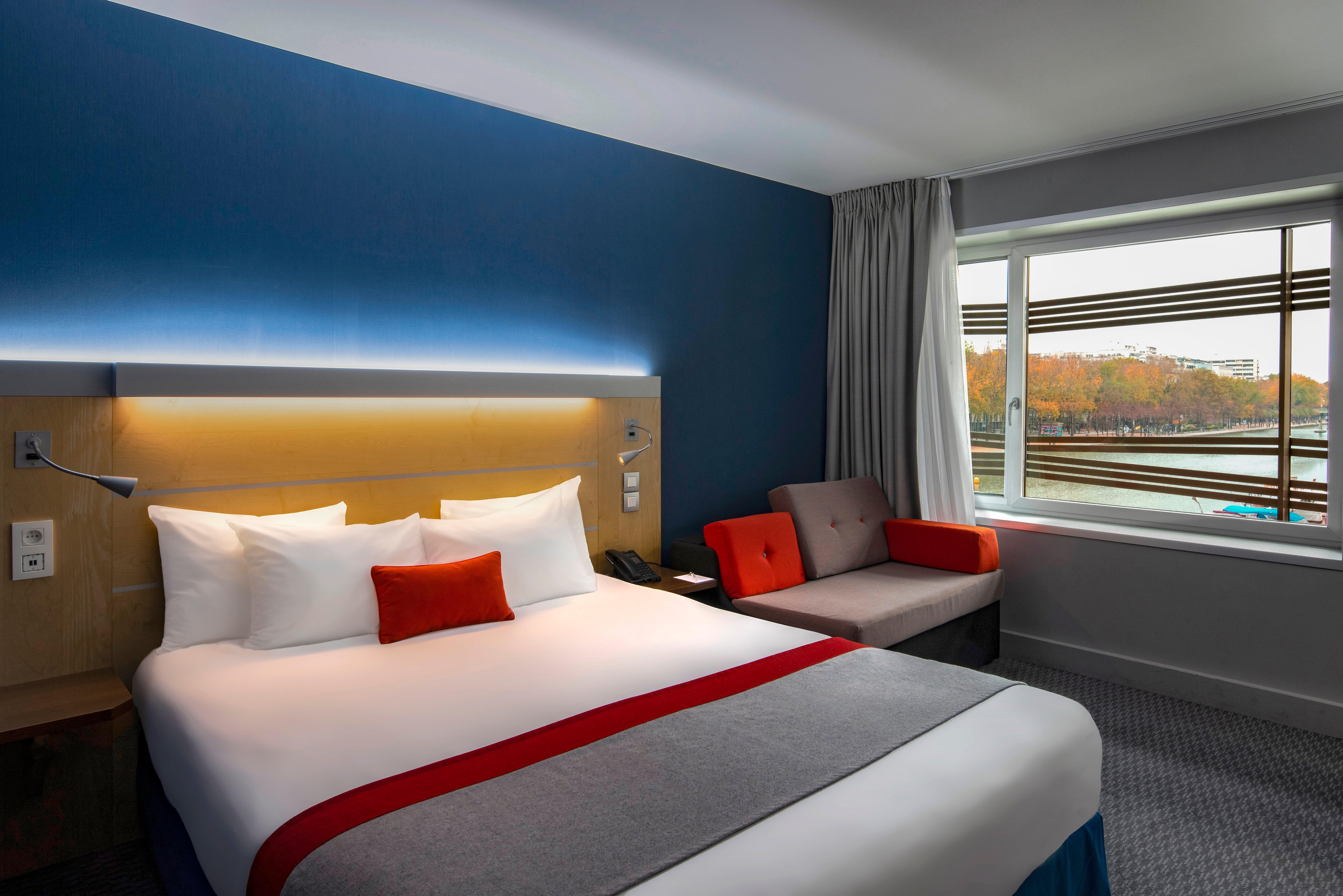 Holiday Inn Express Paris-Canal De La Villette, An Ihg Hotel Exterior photo