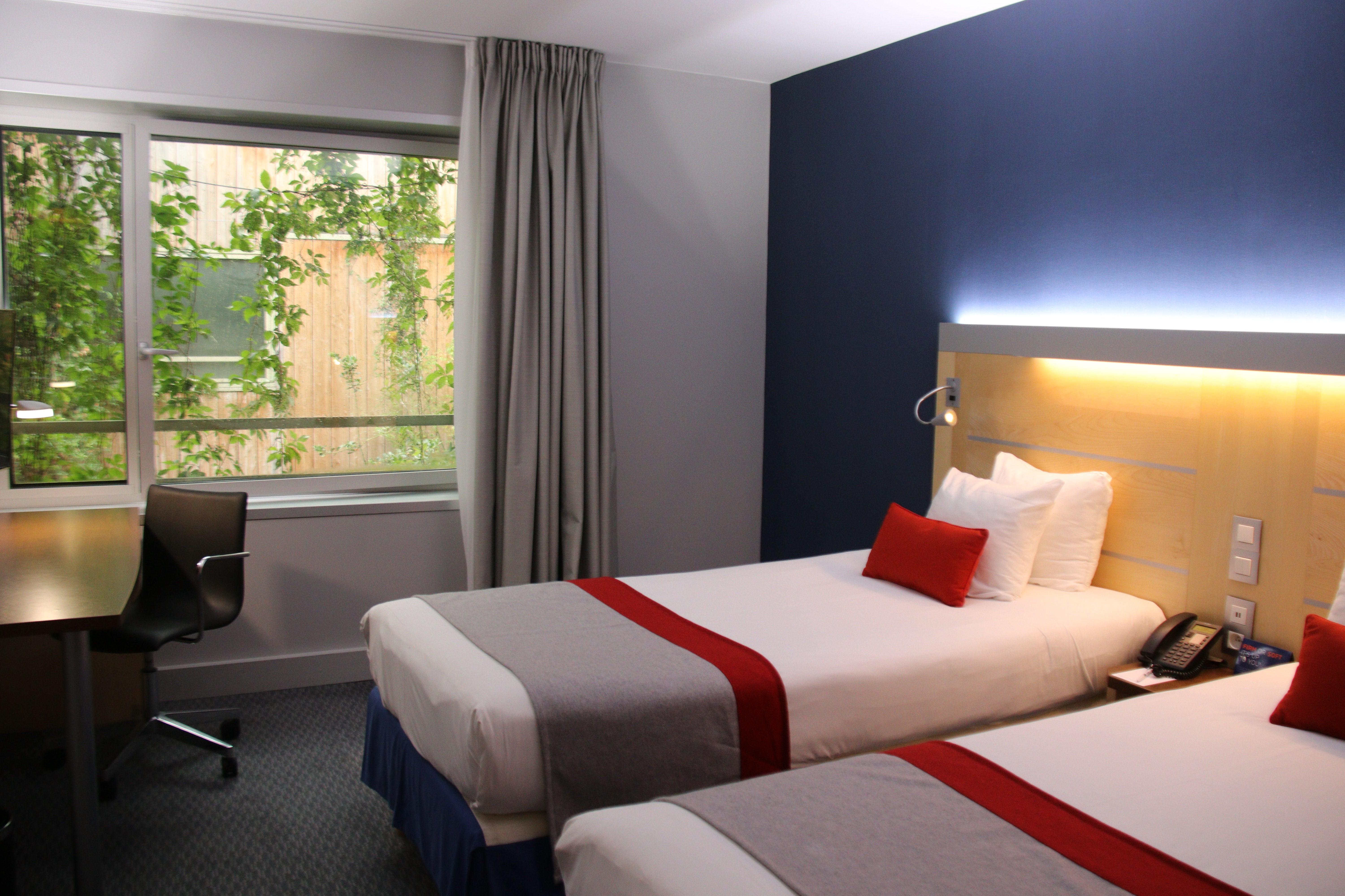 Holiday Inn Express Paris-Canal De La Villette By Ihg Exterior photo