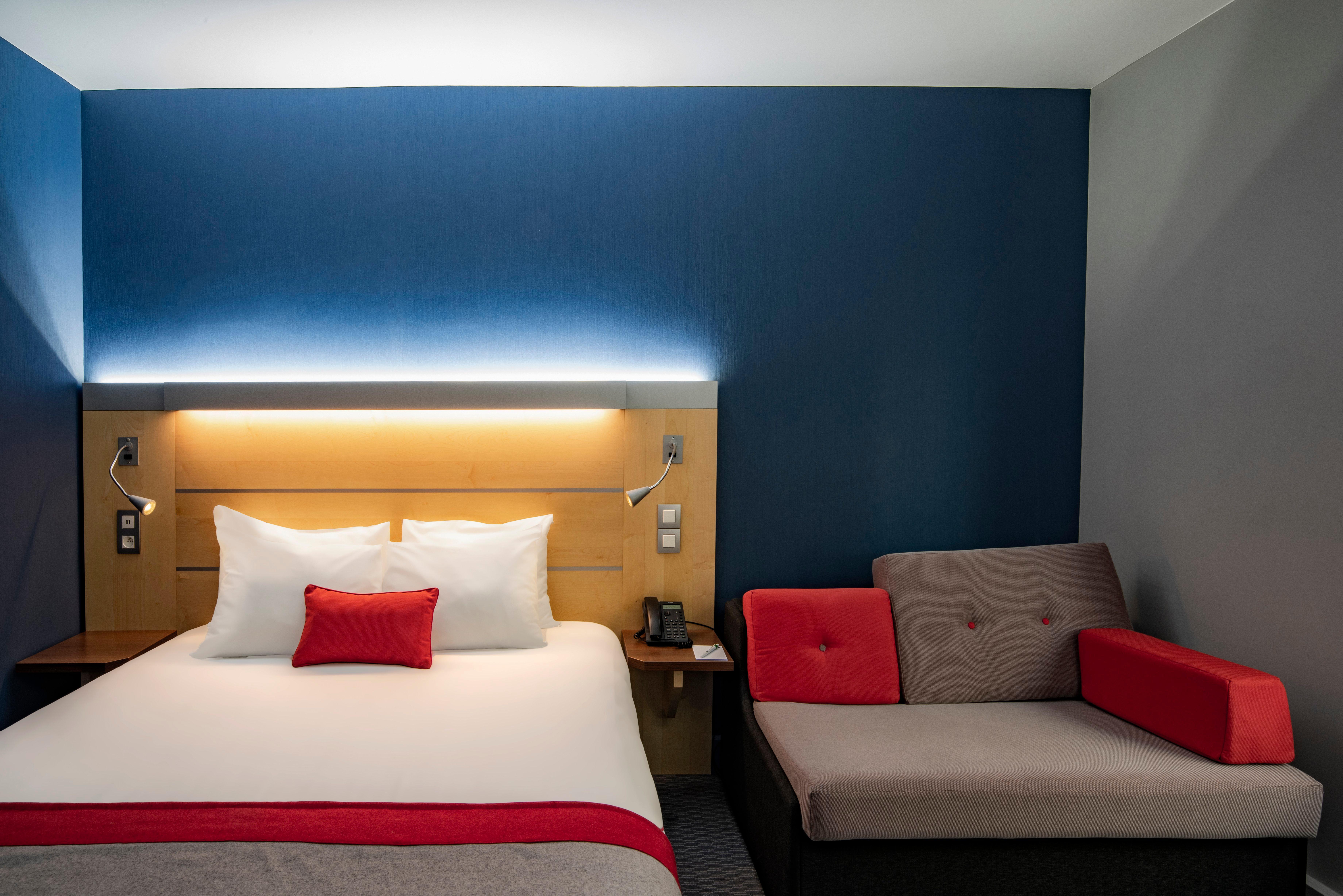 Holiday Inn Express Paris-Canal De La Villette By Ihg Exterior photo