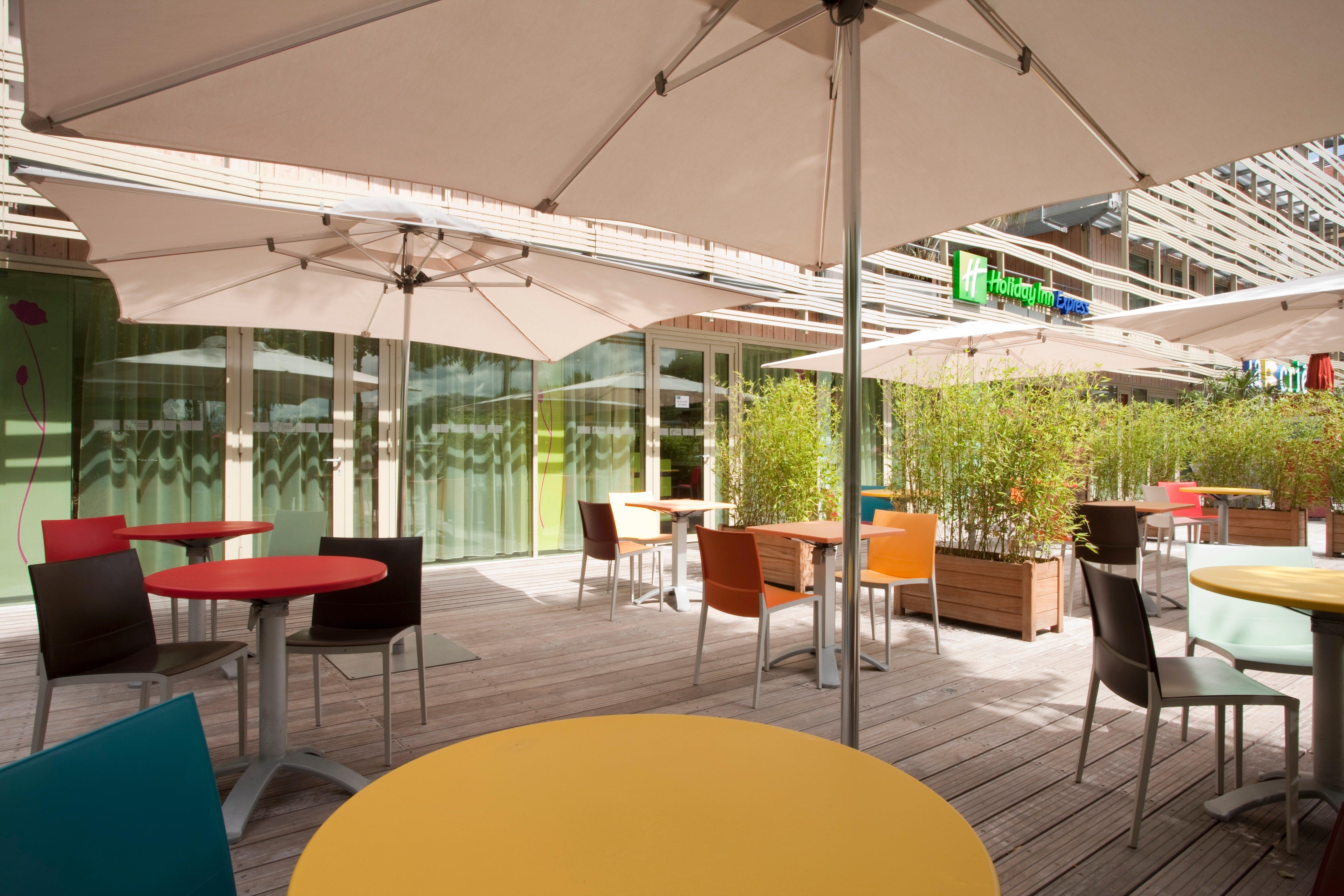 Holiday Inn Express Paris-Canal De La Villette By Ihg Exterior photo