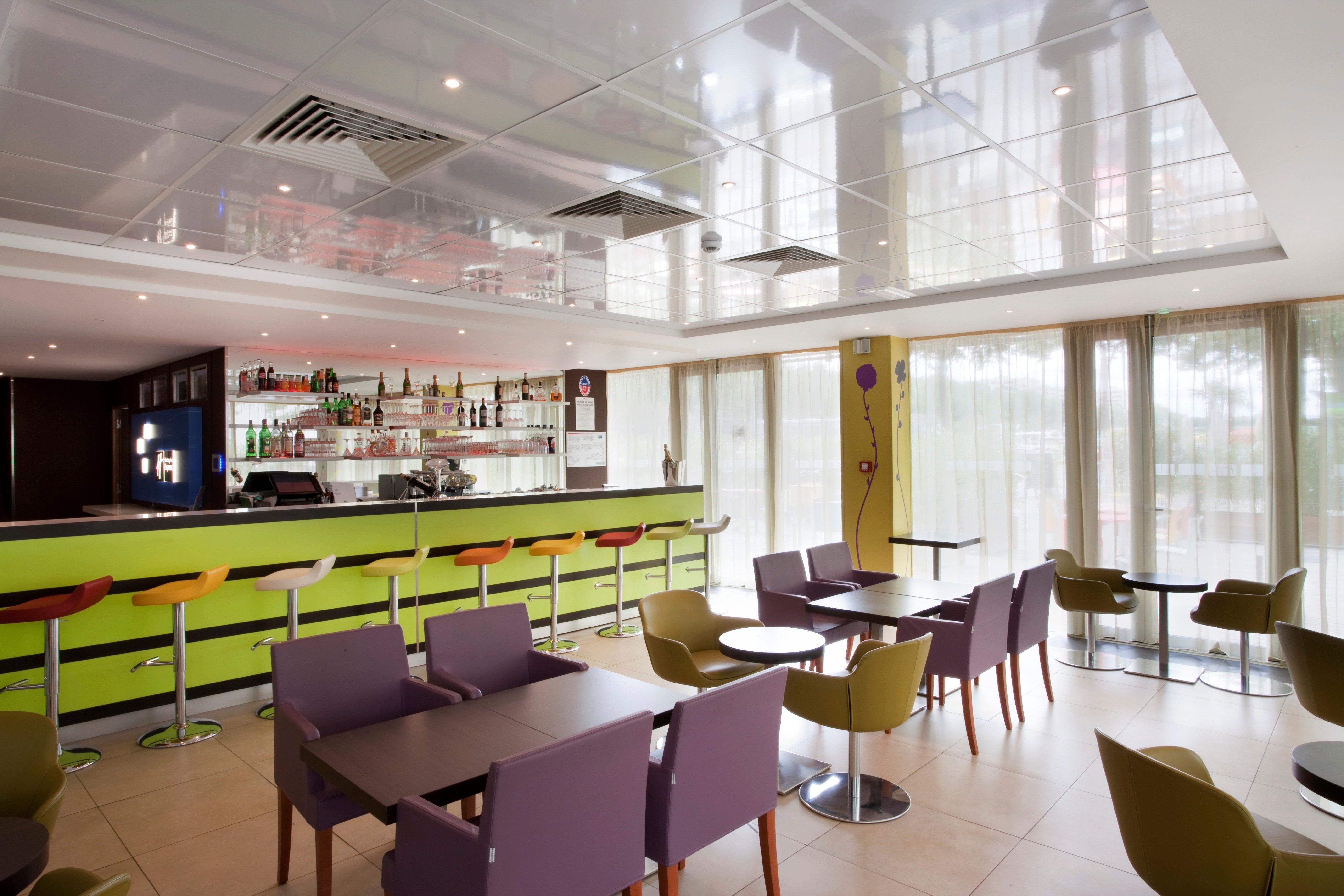 Holiday Inn Express Paris-Canal De La Villette By Ihg Exterior photo