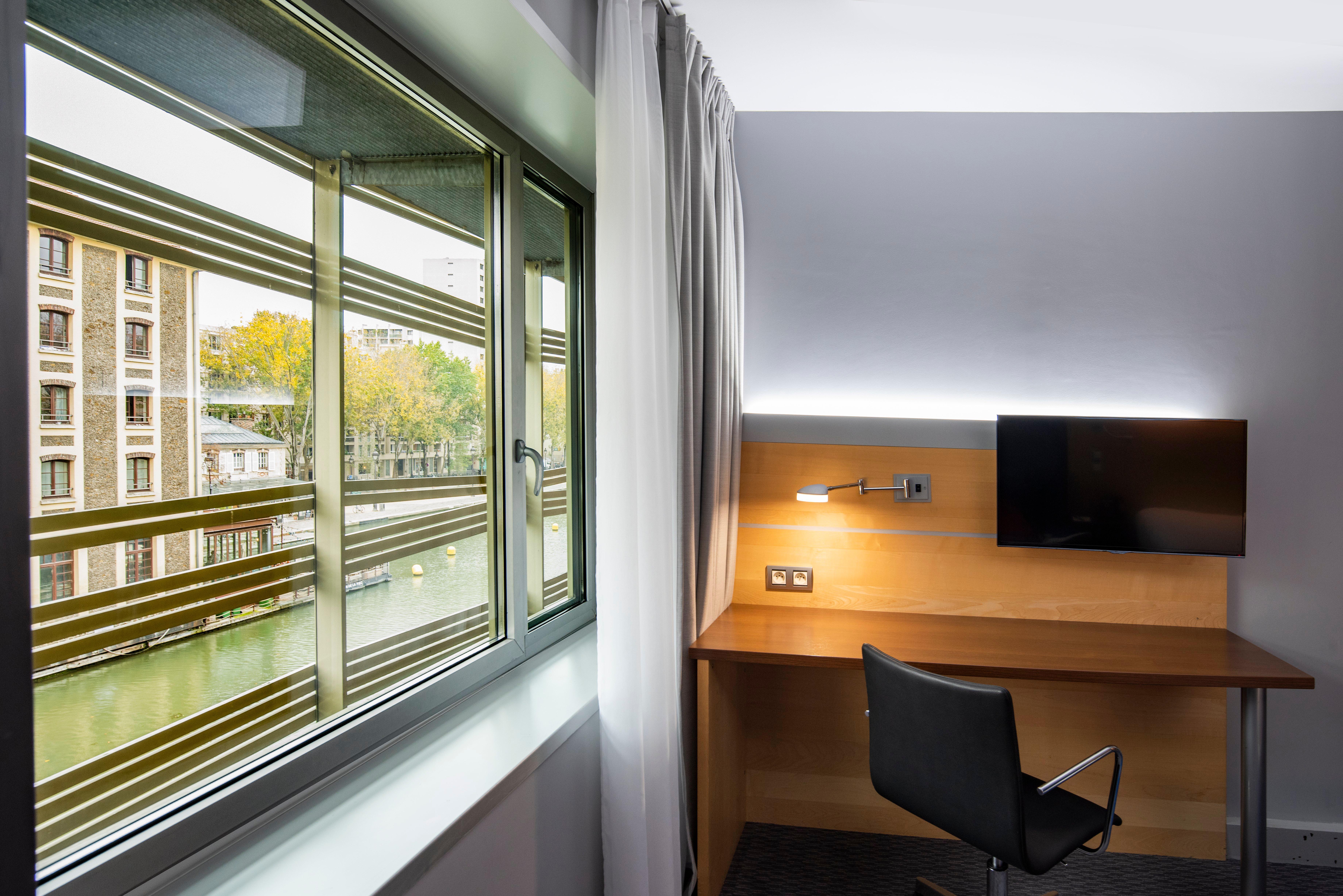 Holiday Inn Express Paris-Canal De La Villette By Ihg Exterior photo