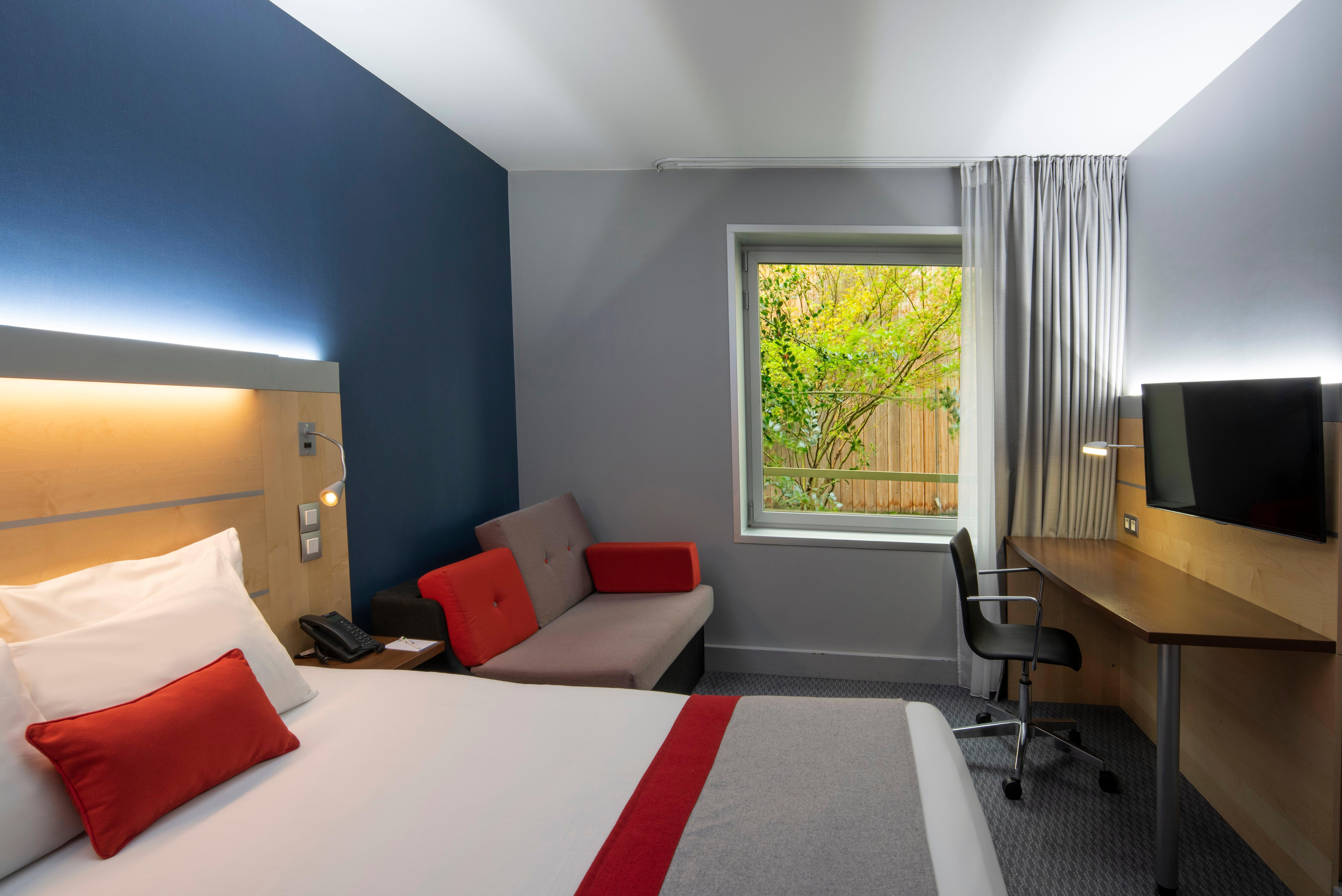 Holiday Inn Express Paris-Canal De La Villette, An Ihg Hotel Exterior photo