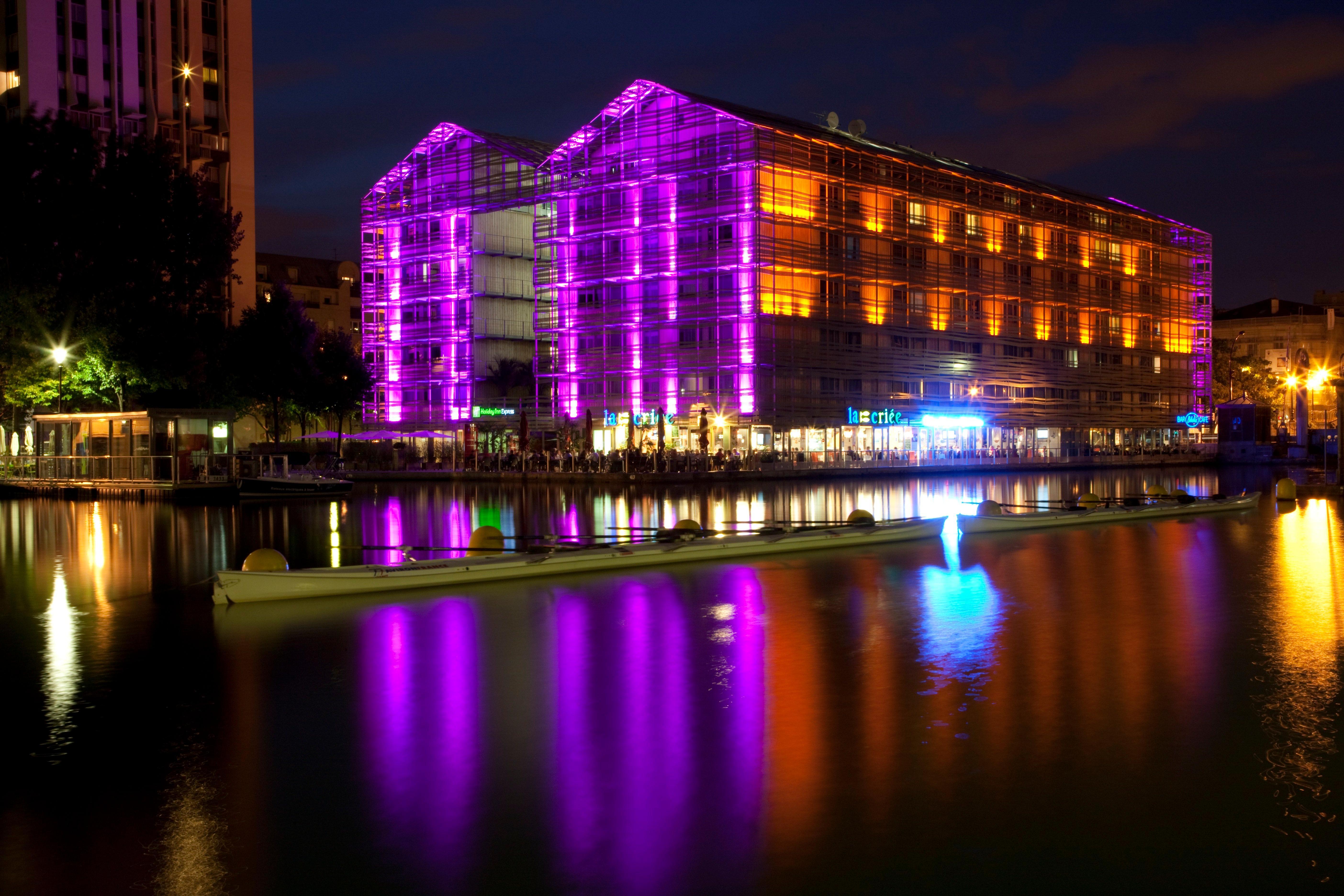 Holiday Inn Express Paris-Canal De La Villette, An Ihg Hotel Exterior photo