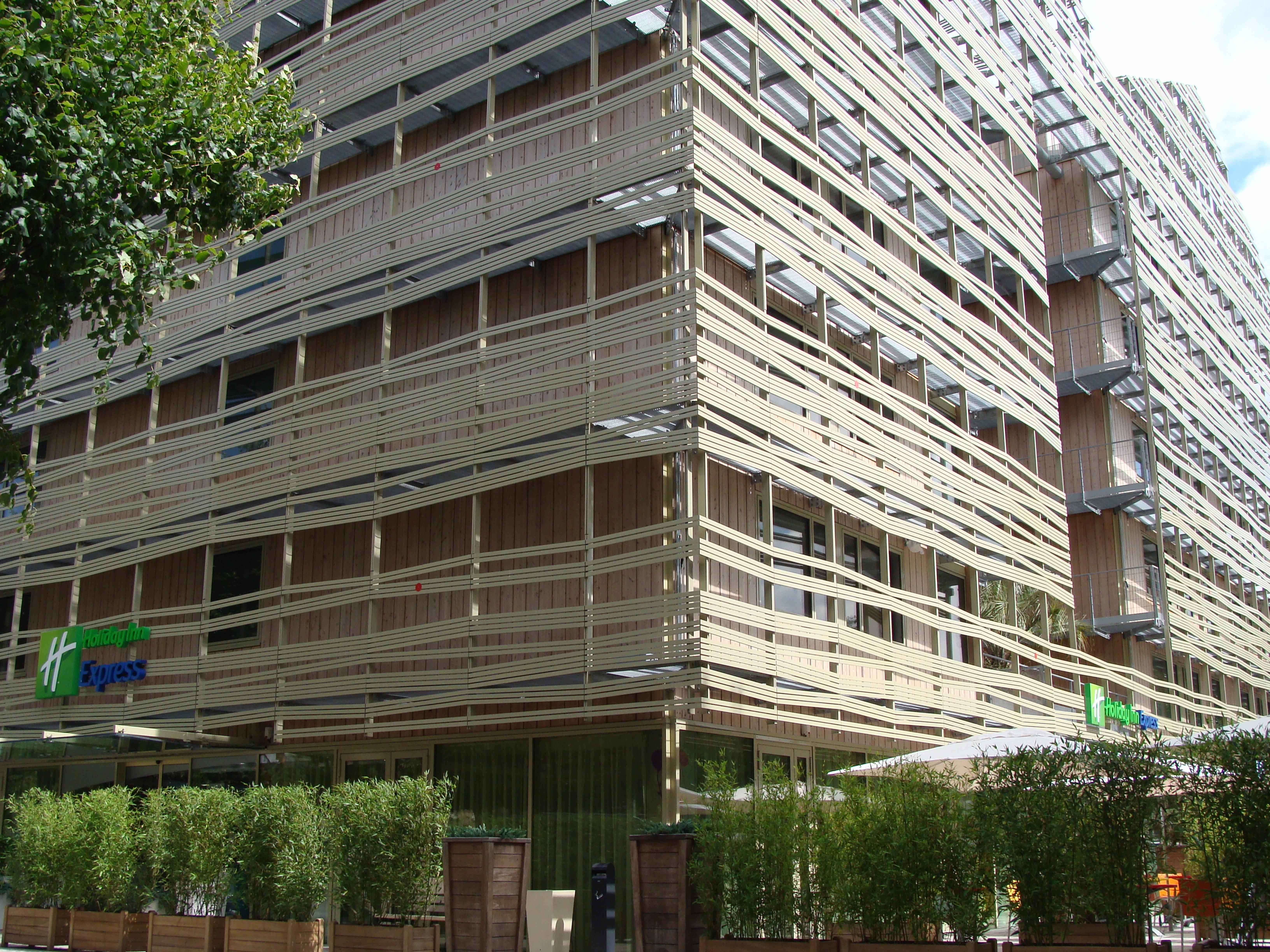 Holiday Inn Express Paris-Canal De La Villette, An Ihg Hotel Exterior photo