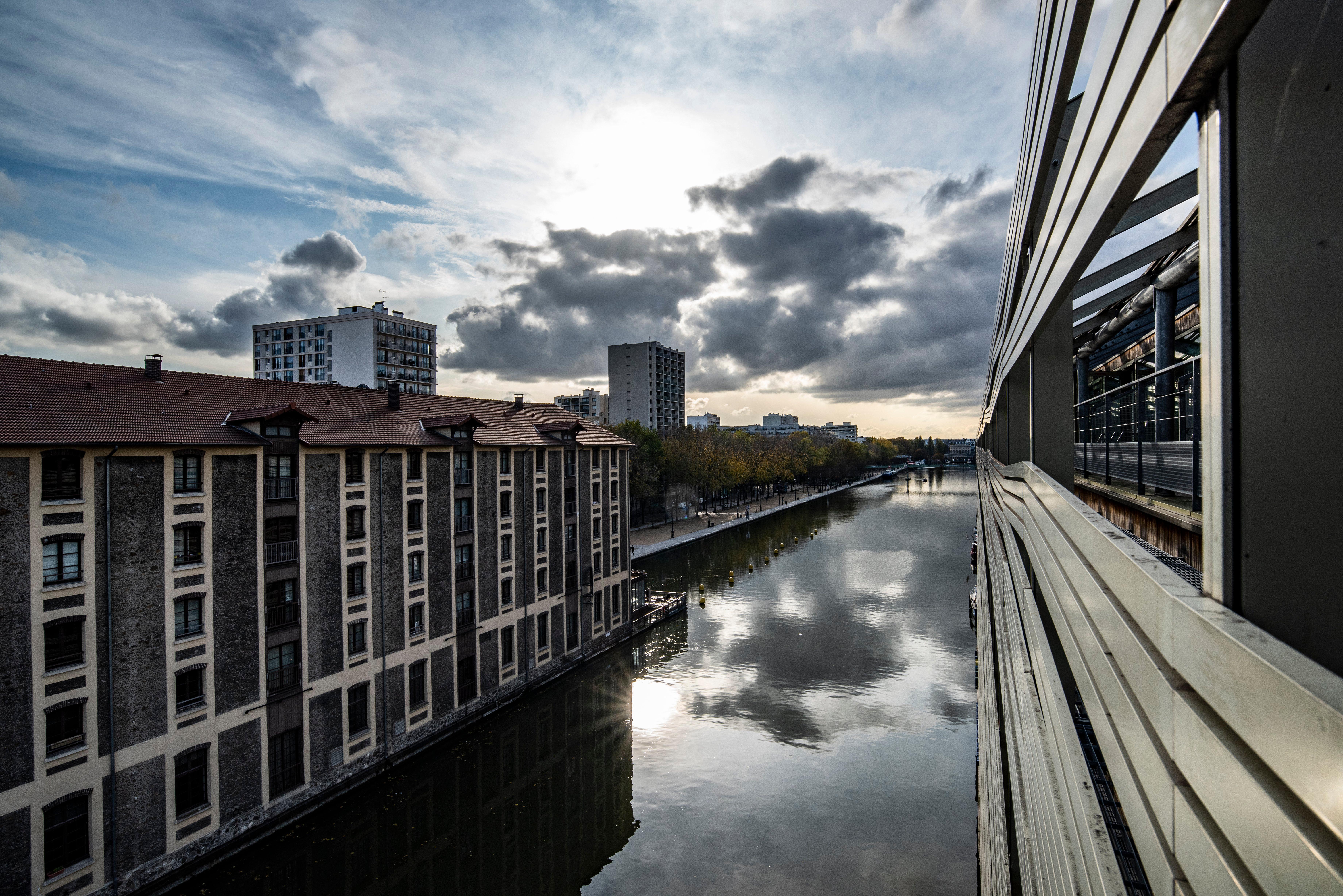 Holiday Inn Express Paris-Canal De La Villette, An Ihg Hotel Exterior photo