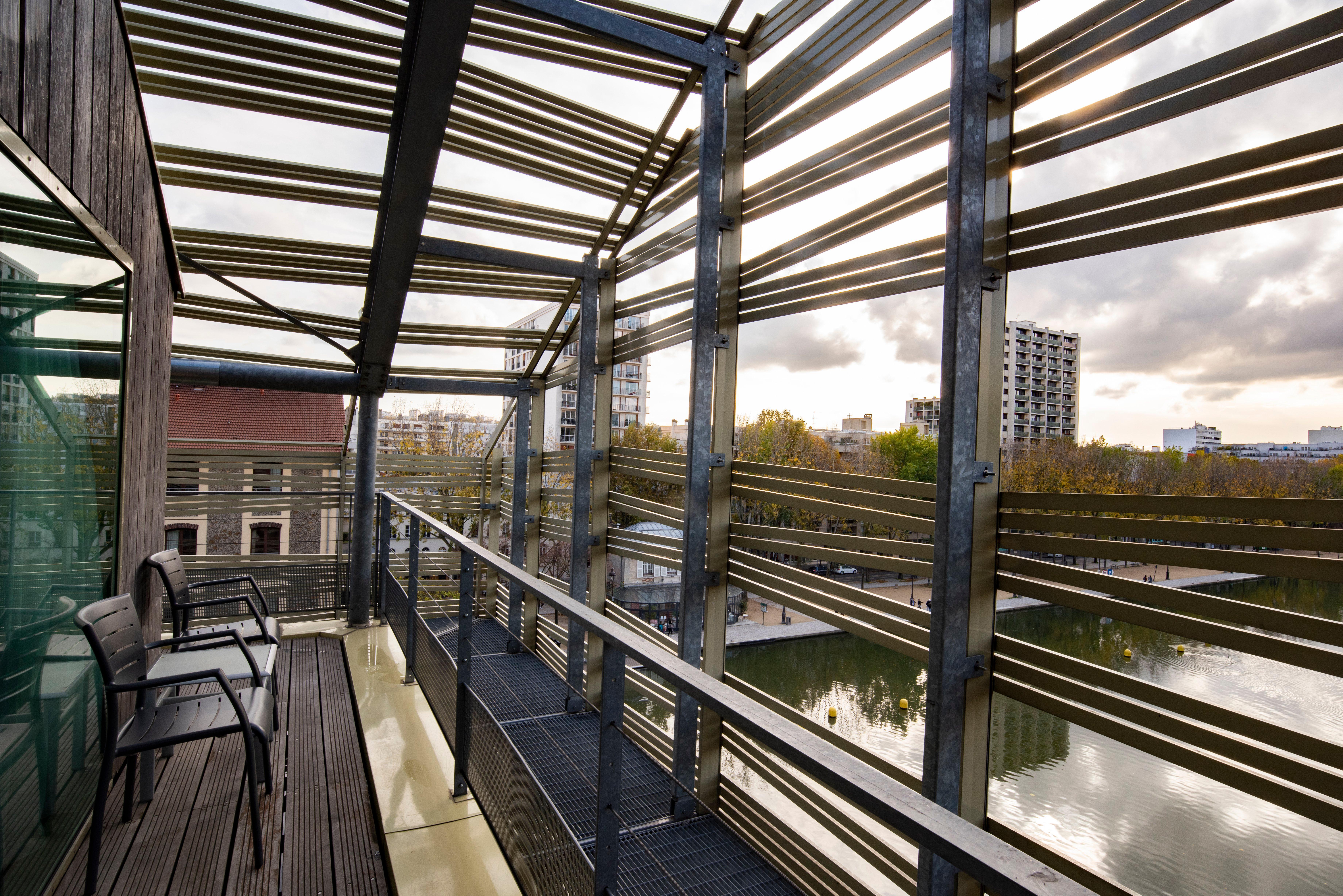 Holiday Inn Express Paris-Canal De La Villette By Ihg Exterior photo
