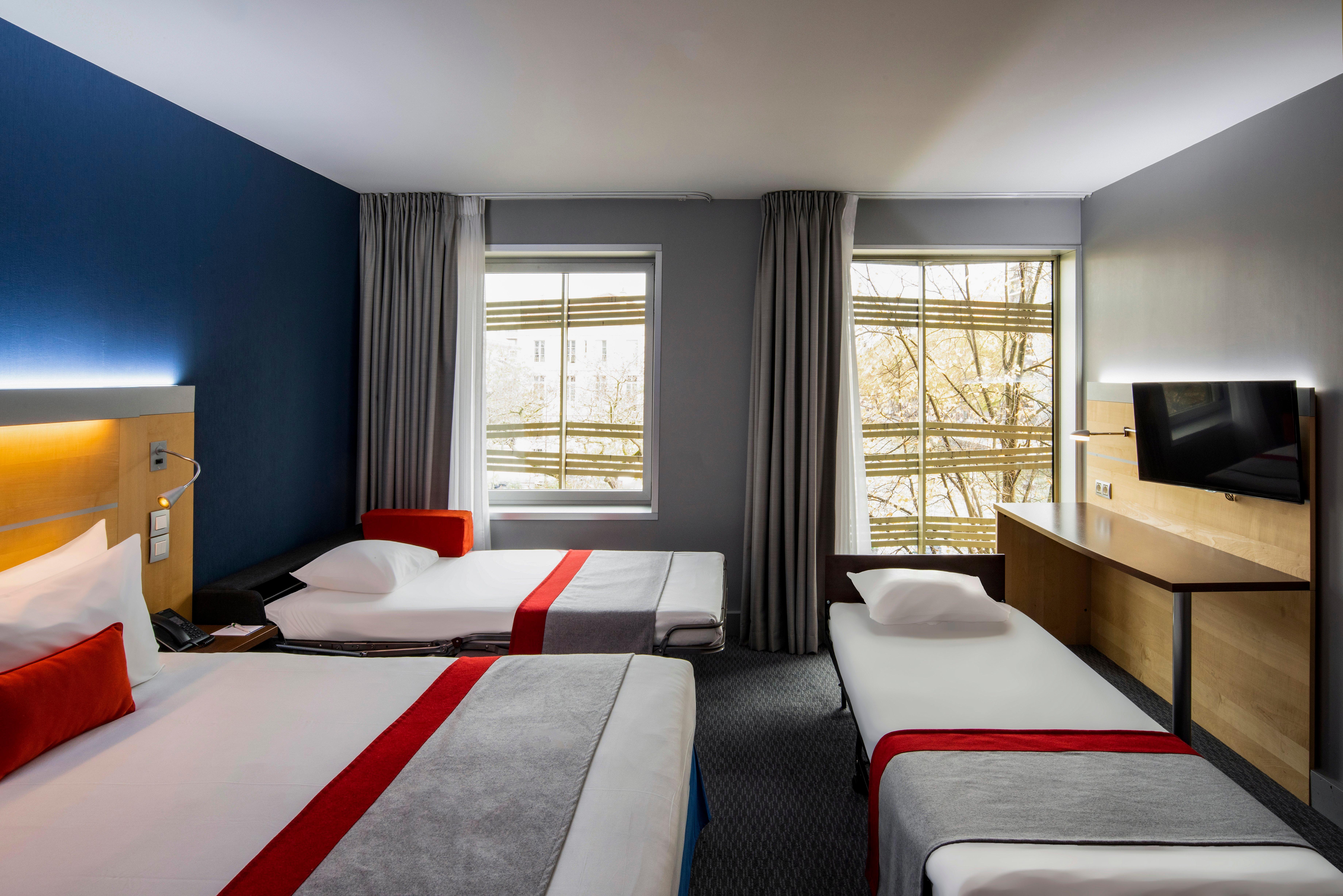 Holiday Inn Express Paris-Canal De La Villette By Ihg Exterior photo