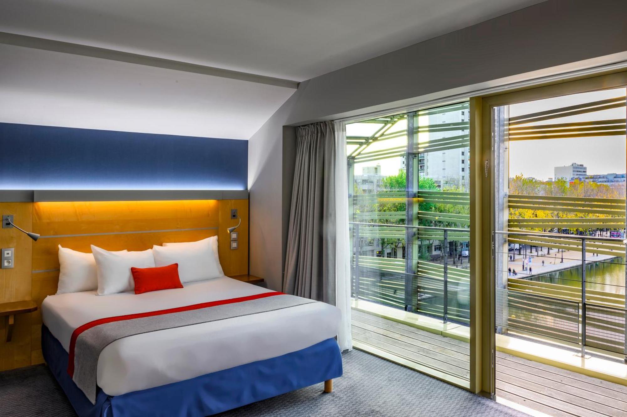 Holiday Inn Express Paris-Canal De La Villette By Ihg Exterior photo