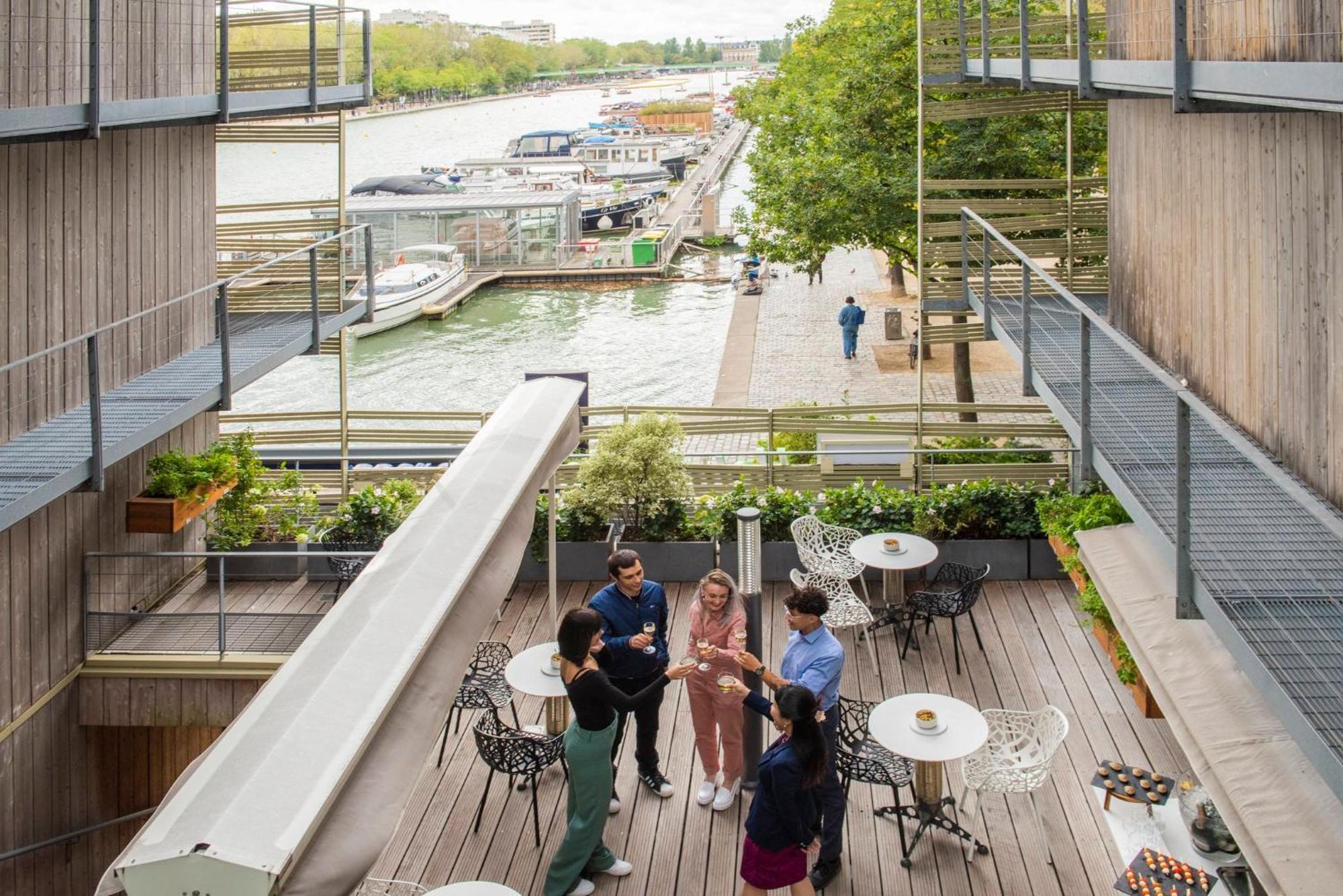 Holiday Inn Express Paris-Canal De La Villette By Ihg Exterior photo