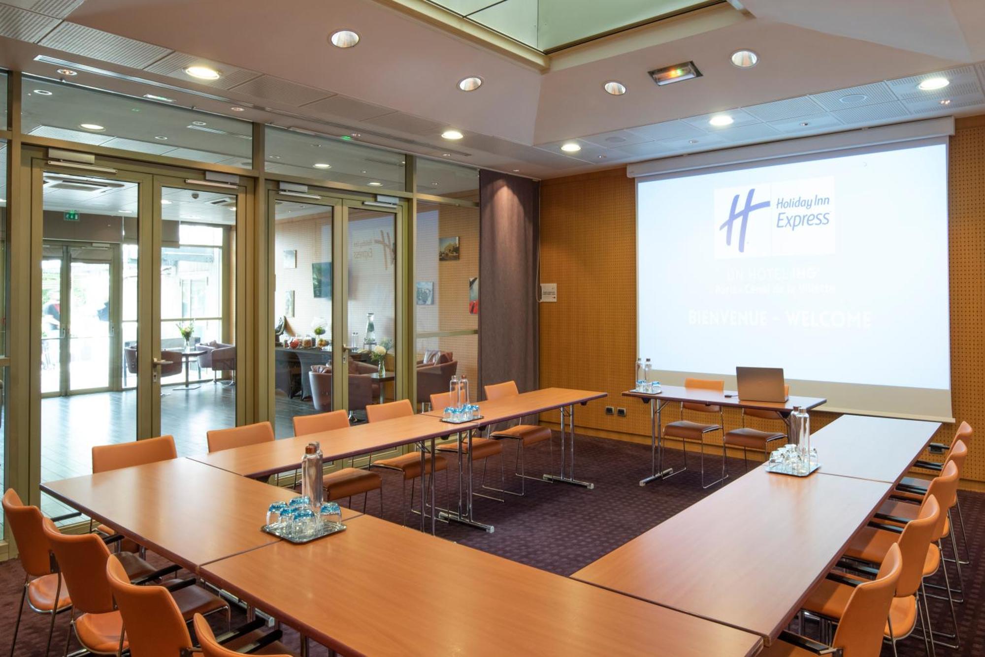 Holiday Inn Express Paris-Canal De La Villette By Ihg Exterior photo