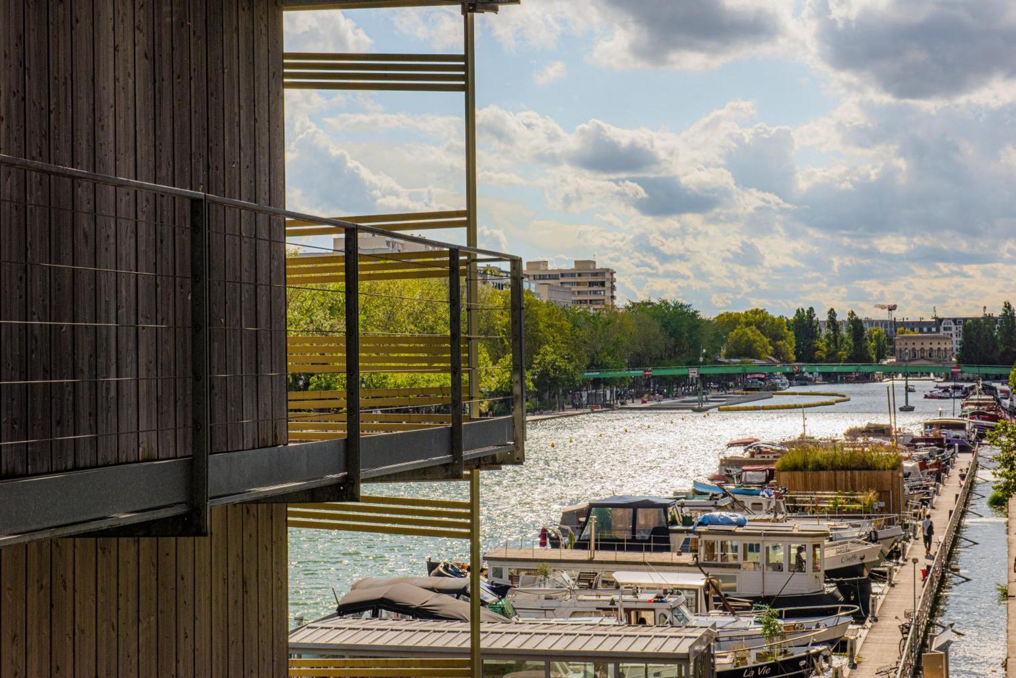 Holiday Inn Express Paris-Canal De La Villette, An Ihg Hotel Exterior photo