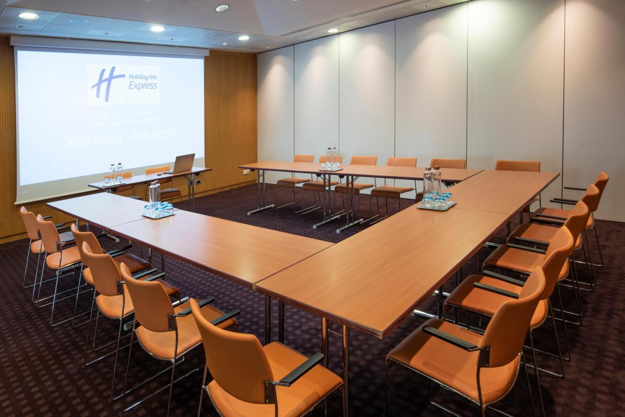 Holiday Inn Express Paris-Canal De La Villette By Ihg Exterior photo