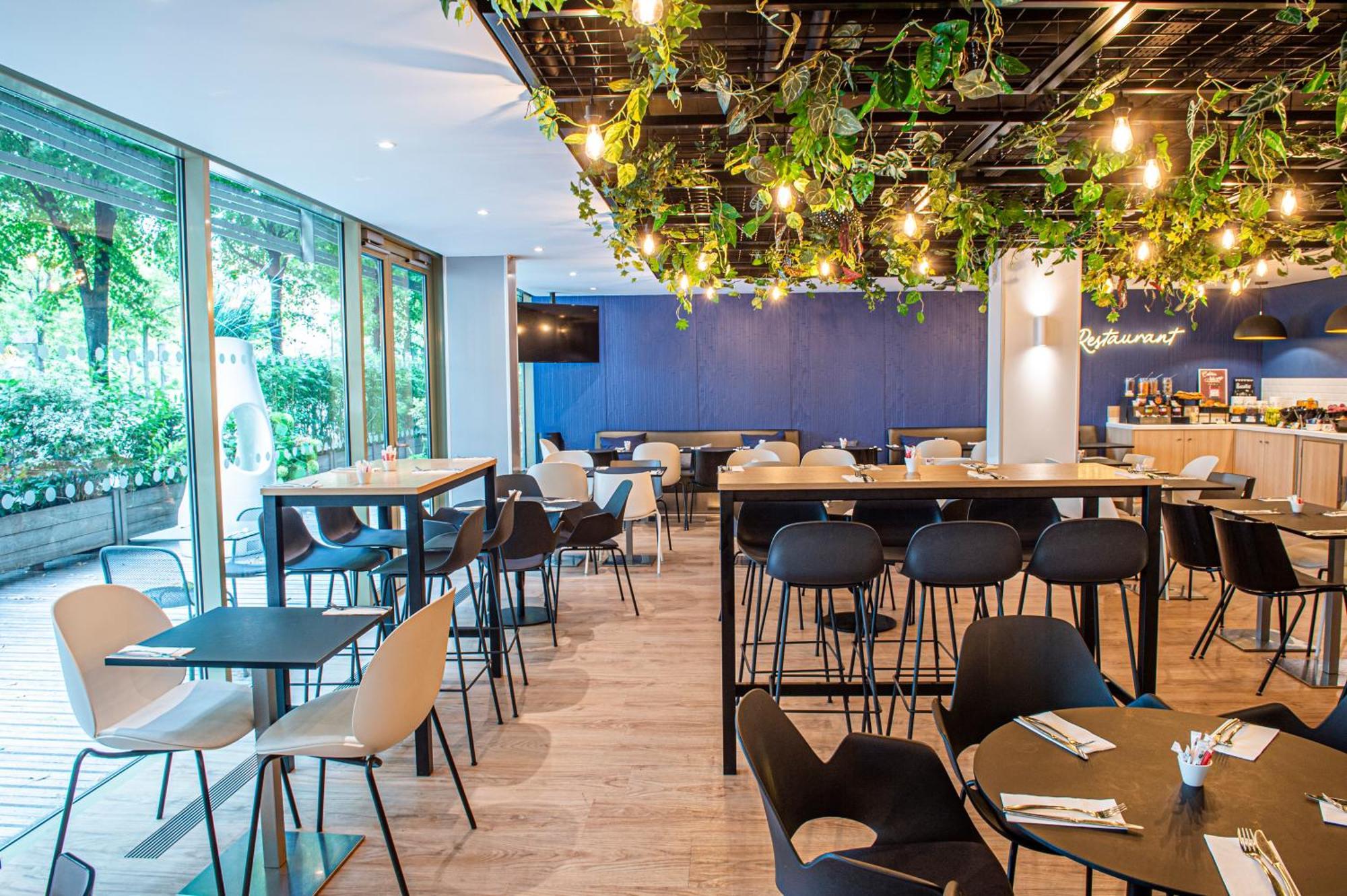 Holiday Inn Express Paris-Canal De La Villette By Ihg Exterior photo