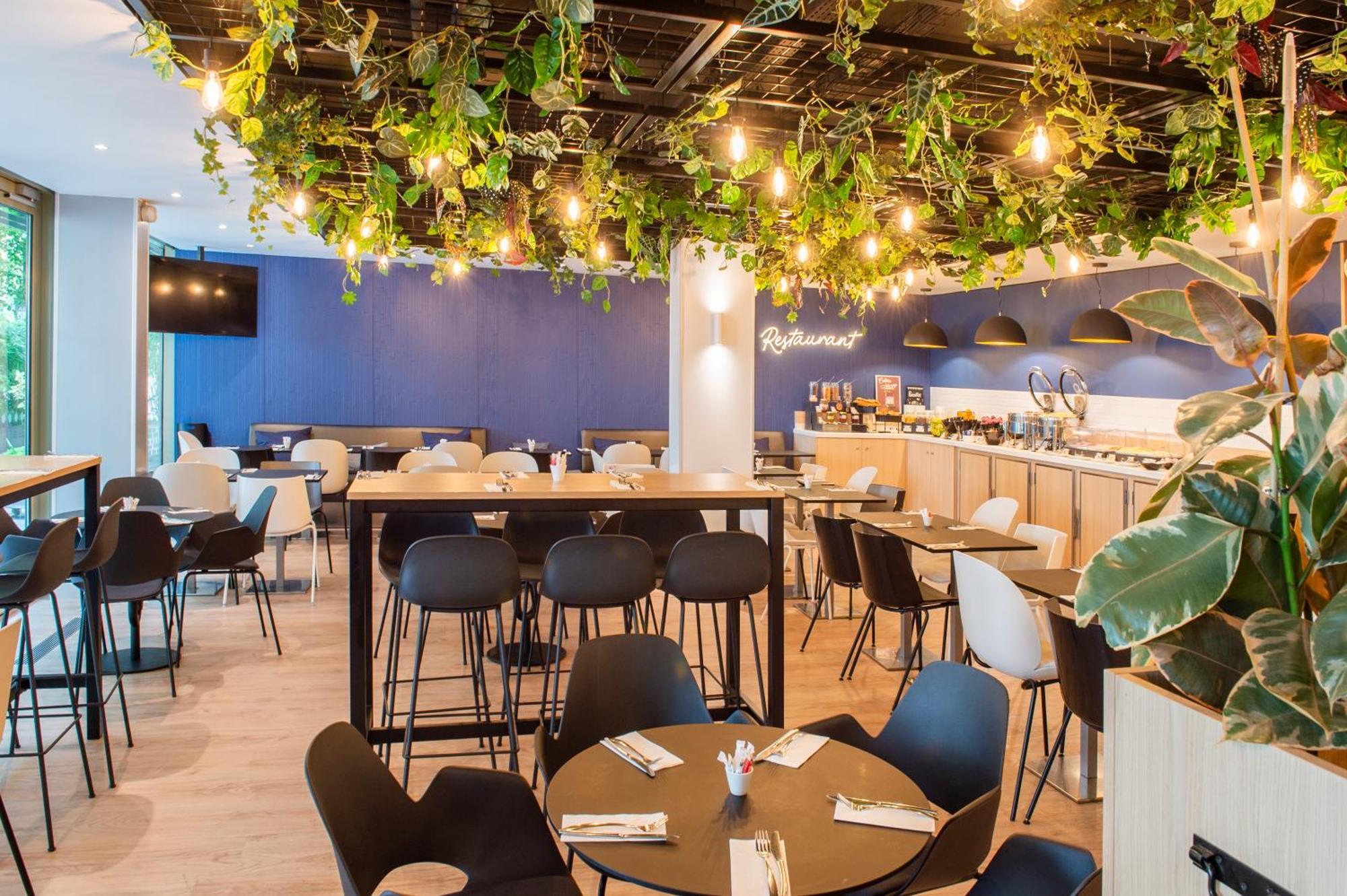 Holiday Inn Express Paris-Canal De La Villette By Ihg Exterior photo