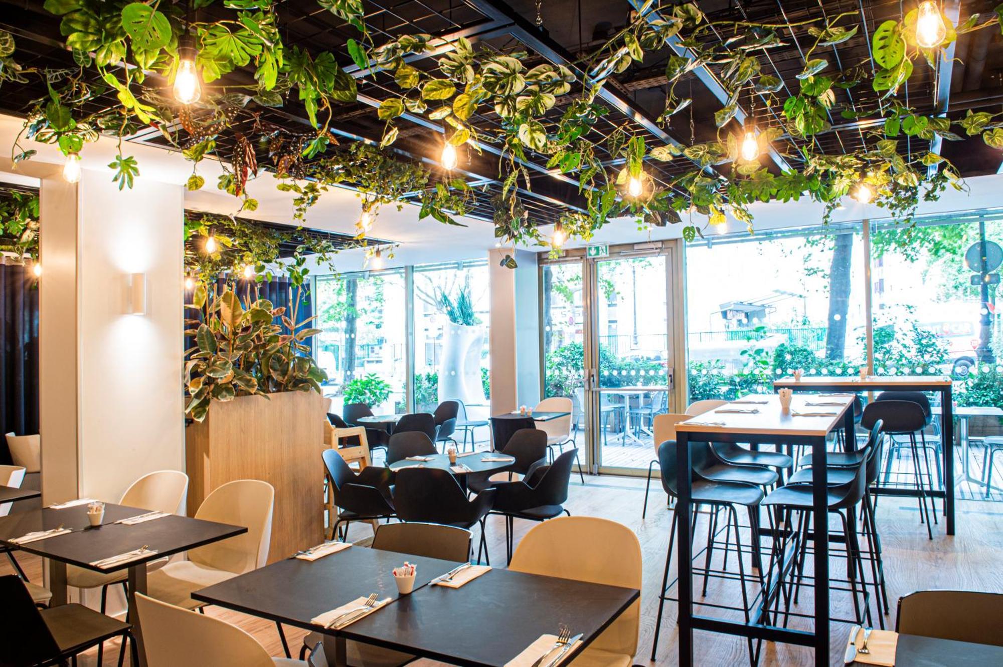 Holiday Inn Express Paris-Canal De La Villette By Ihg Exterior photo