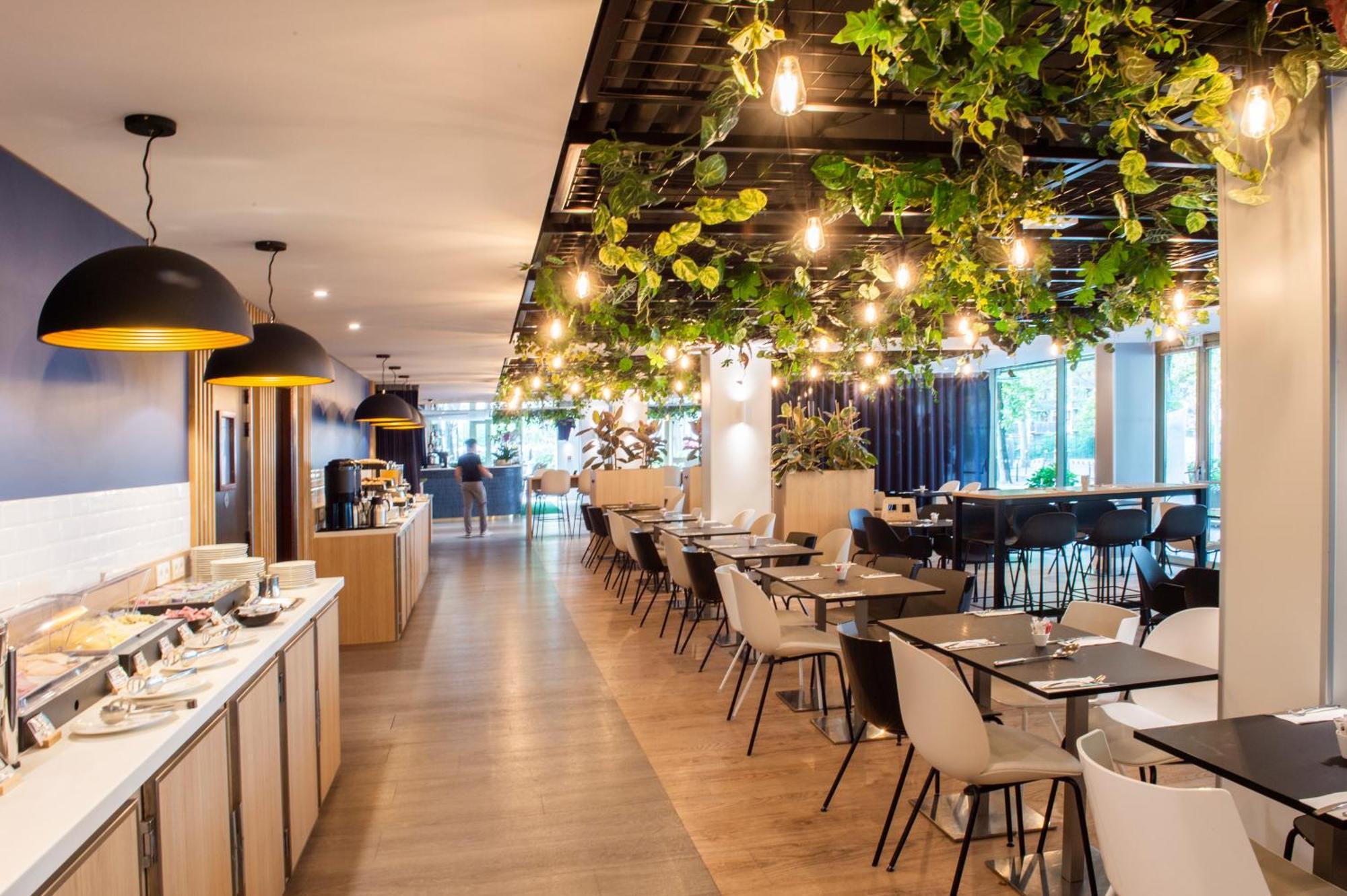Holiday Inn Express Paris-Canal De La Villette By Ihg Exterior photo