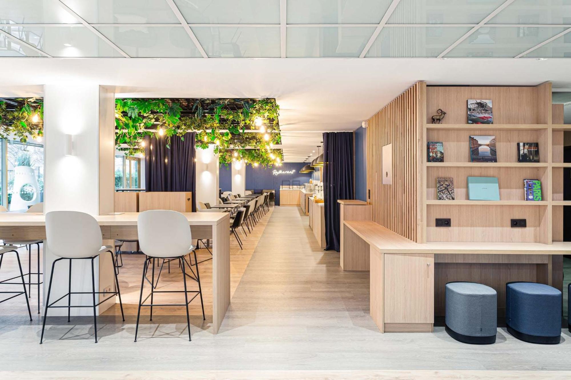 Holiday Inn Express Paris-Canal De La Villette By Ihg Exterior photo